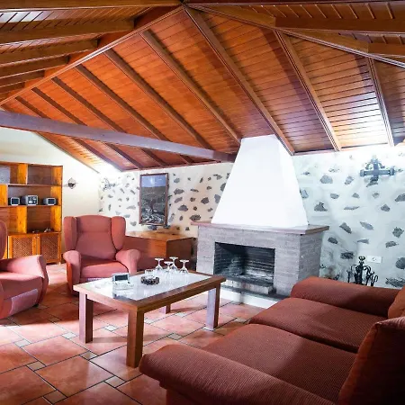 Holiday Home In El Amparo With Sea Views Feriehus